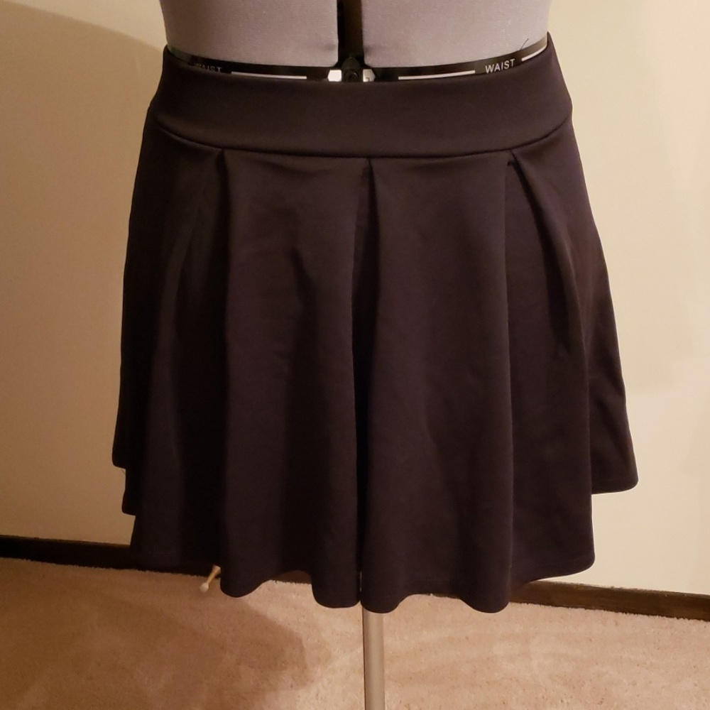 Pleated skirt